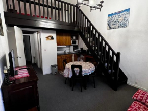 Studio lumineux avec mezzanine, balcon, casier à skis et parking à 5 min du centre de Morzine. - FR-1-524-87